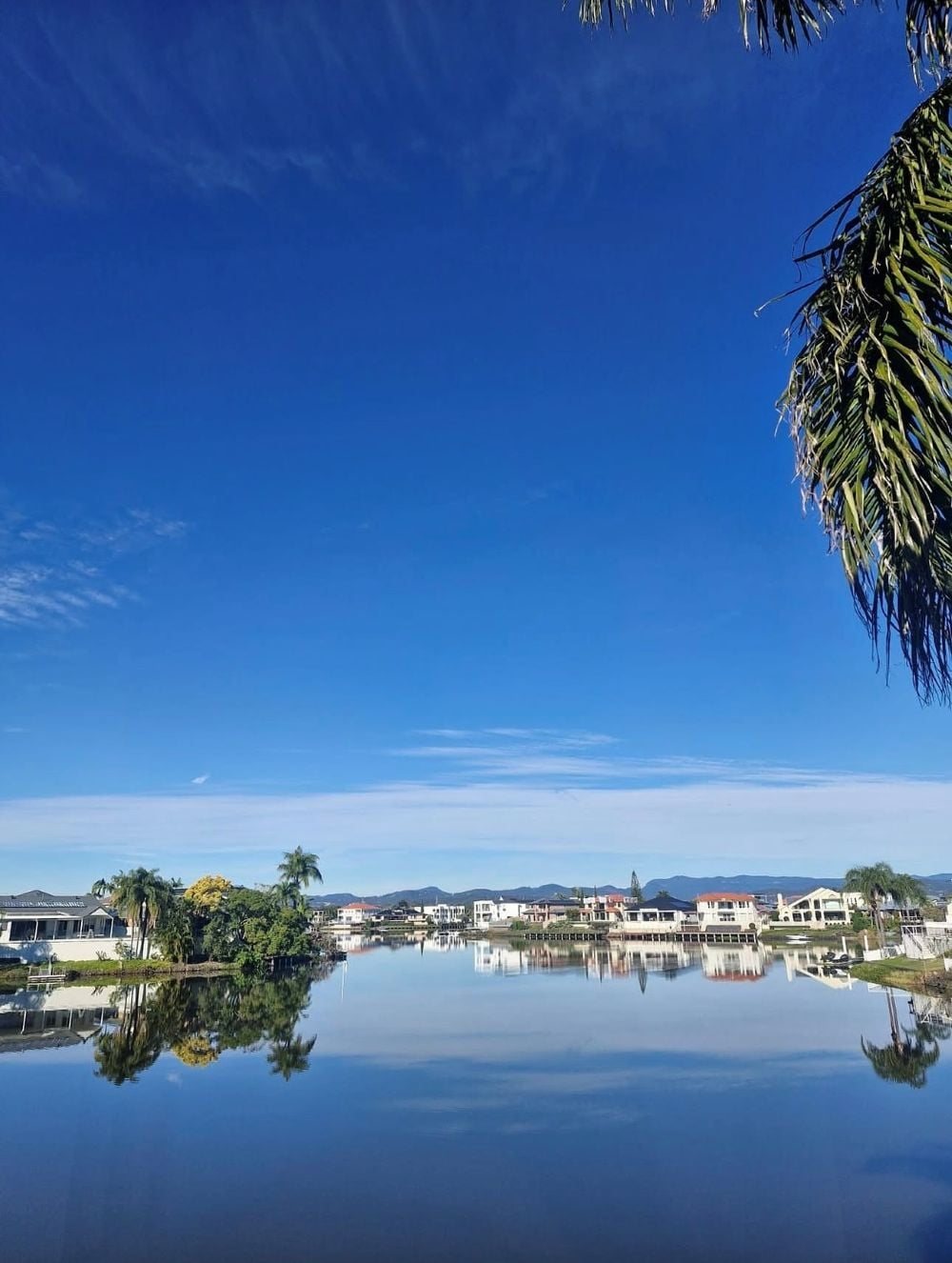 The lake beside the clinic on Santa Cruz Boulevard, Clear Island Waters